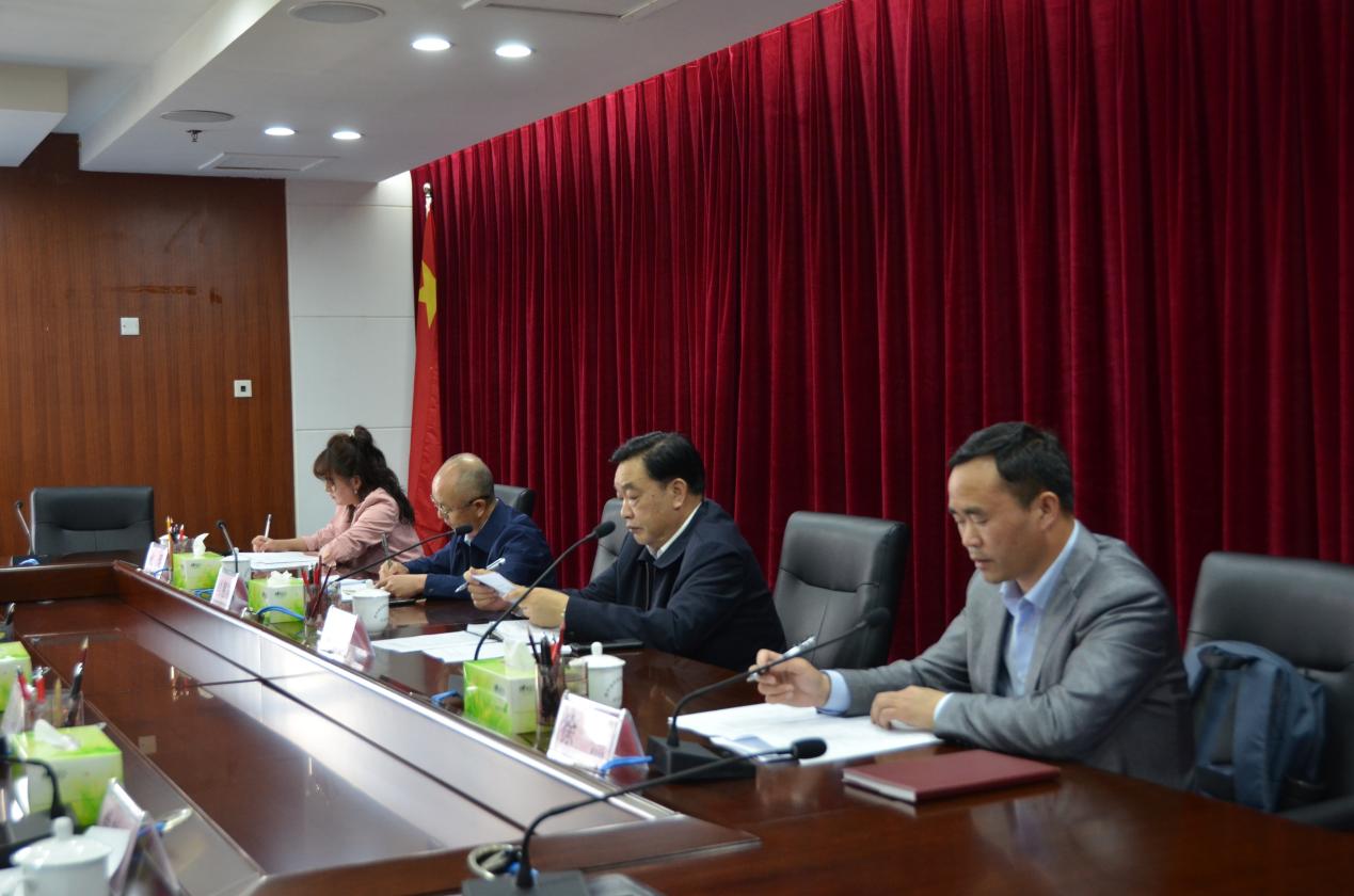 1-21052Q11925c0.jpg